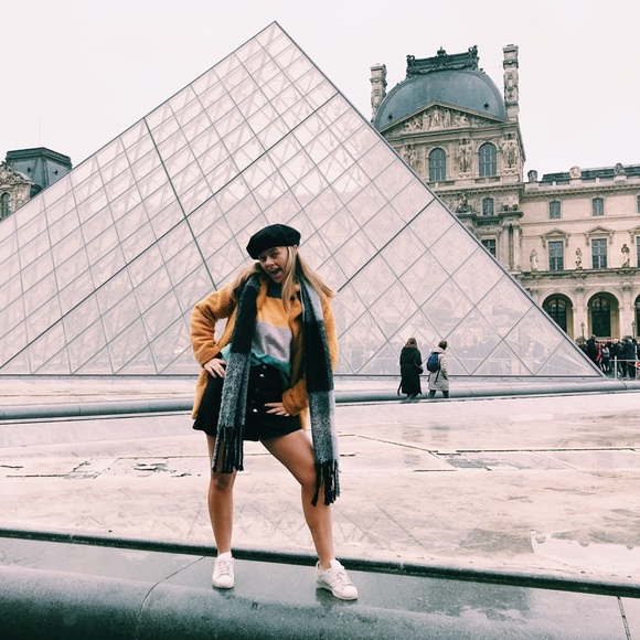 Meet your Posher, Madison - Picture 1 of 1